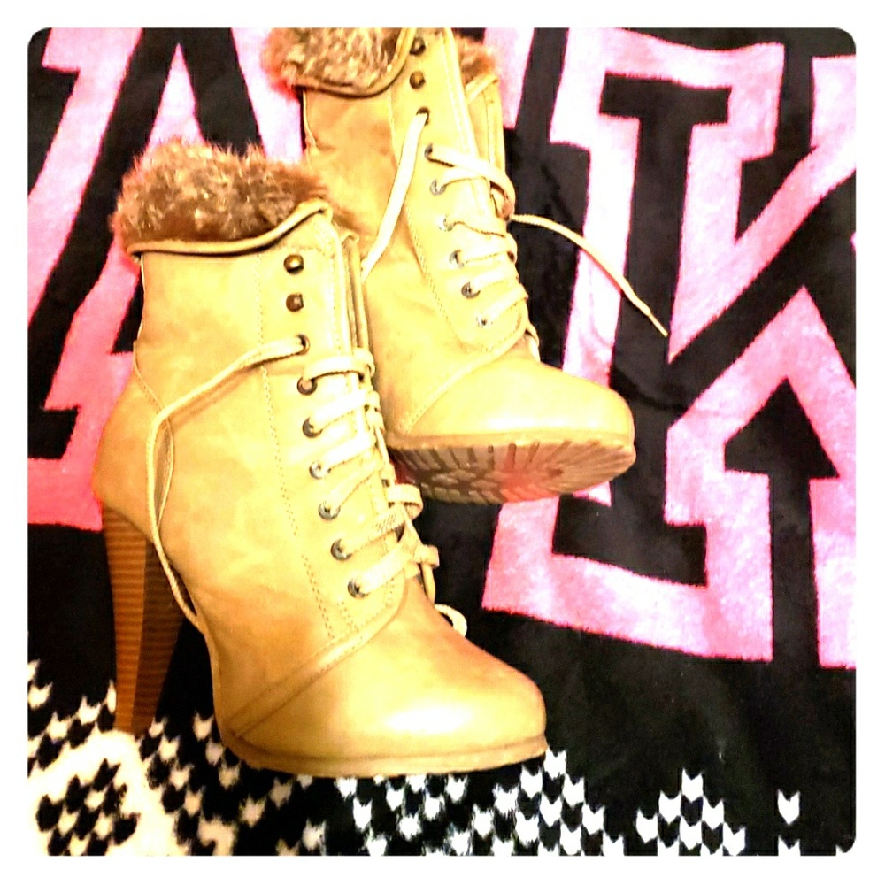 Fur trimmed boots